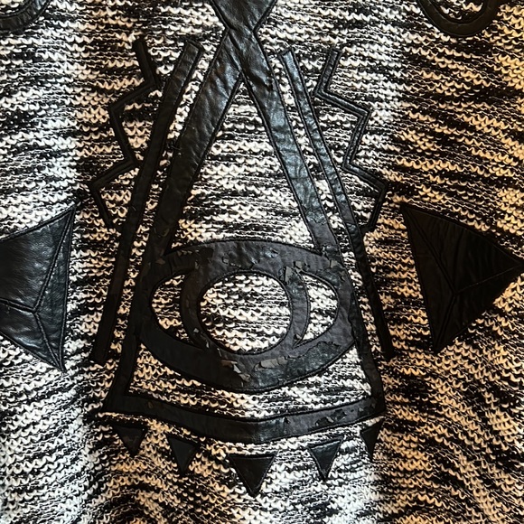 LF Millau womens black and white cardigan with graphics design. - Picture 5 of 6